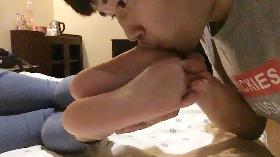 【姐夫迷奸小姨子】超有气质的小姨子被姐夫灌醉强奸，迷迷糊糊之间还呢喃着，不要，不行，求求你了